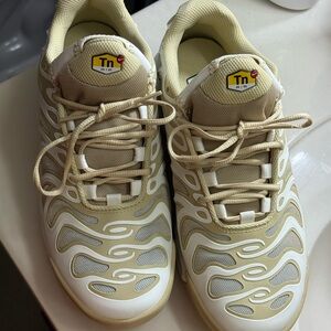 Nike Air Max Plus SAIL/TEAM GOLD ….➡️WOMENS SIZE 7 EXCELLENT CONDITION 🤑
